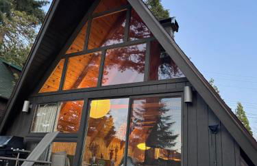 A-Frame with Carousel Fireplace - Foto 40