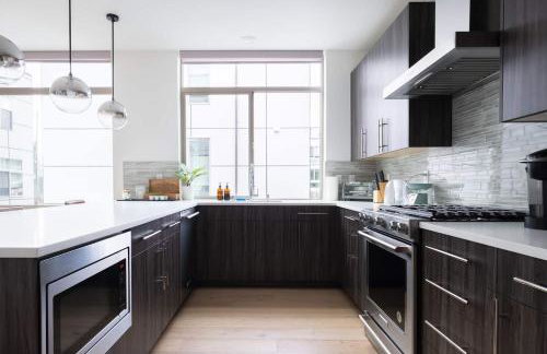 Designer Urban Retreat w Rooftop Deck & Fireplace - Foto 35