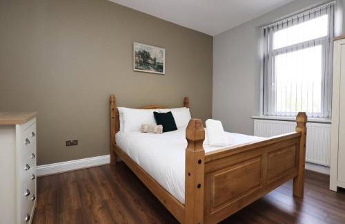 Modern Comfort 4 Bedrooms and Great Location - Foto 22