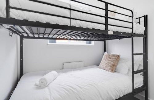 Dazzling & Modern 4bd - Coop LIVE - Etihad - Parking - Foto 19