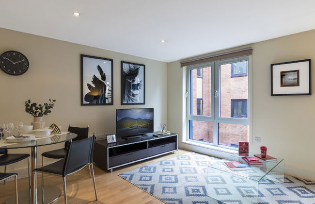 1 bedroom Apartment in London - Photo 1