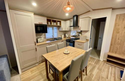 Beautiful home in Away Resorts, St Helens - Photo 10