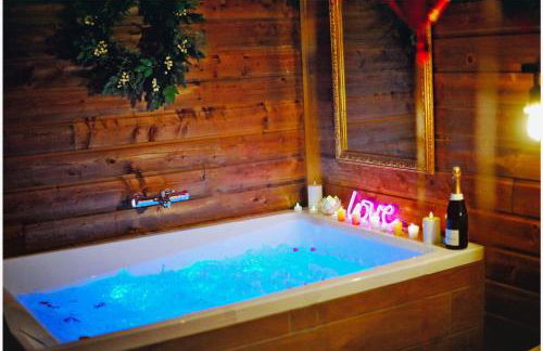 Le Chalet romantique, SPA XXL, 5 min centre ville, Écran cinéma, Lit king size, cascade d'eau - Foto 16