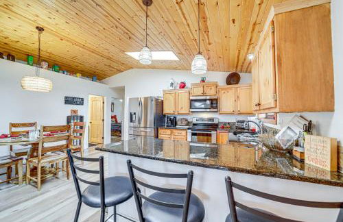 Strawberry Hideaway in the Pines with Hot Tub! - Foto 7