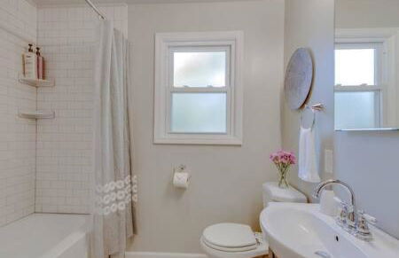 1-Story Home, Fenced Yard, Grill, Firepit, Parking, Sleeps 10, Pet-Friendly, Smart TVs, 10 Mins to Nissan Stadium & Five Points, Cozy Bedrooms, Outdoor Fun, Perfect for Families & Groups - Foto 25