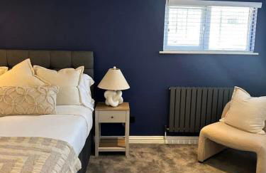 Charmandene - Luxury 5 Bed with Pool and Gated Parking - Foto 24