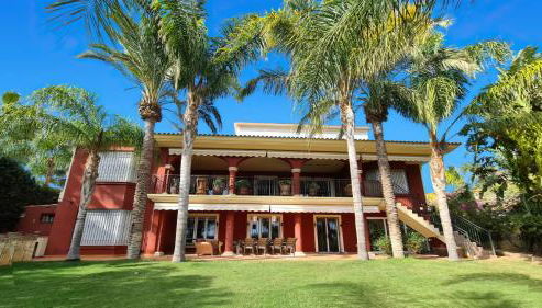 10 Bedroom 5 Star Luxury Villa & Heated Pool for 5 to 28 Guests near Alicante - Foto 4, sunbed, Garden view, young children