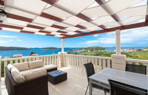 Modern Villa with Pool - Photo 38