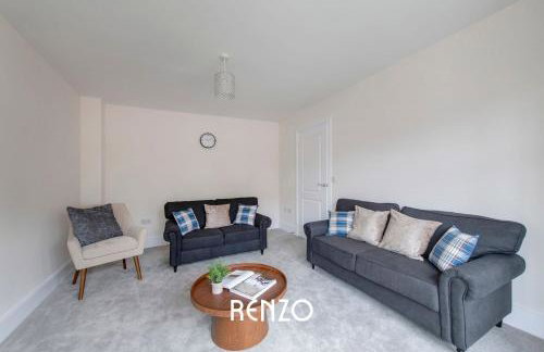 Spacious and Lovely 4-bed Home in Castle Donington by Renzo, Sleeps 6! - Photo 4