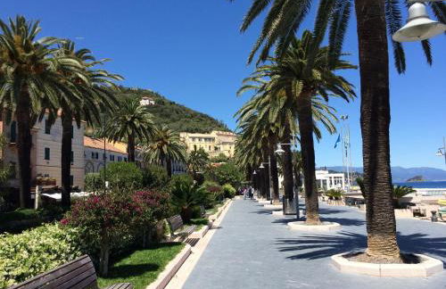 Apartment with large covered terrace, in small residence with swimming pool - Foto 105