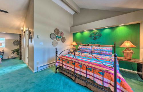 Eclectic Home with Deck 4 Miles to Ski Cloudcroft! - Foto 12