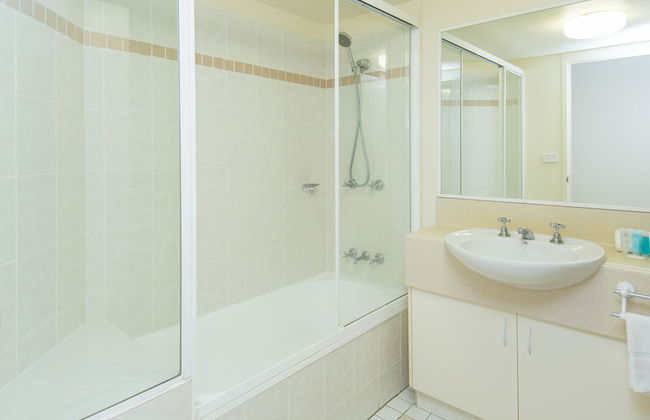 Miami Beachside Holiday Apartments - Photo 23