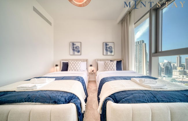 Classy Downtown 2BR w City View Balcony - Photo 2