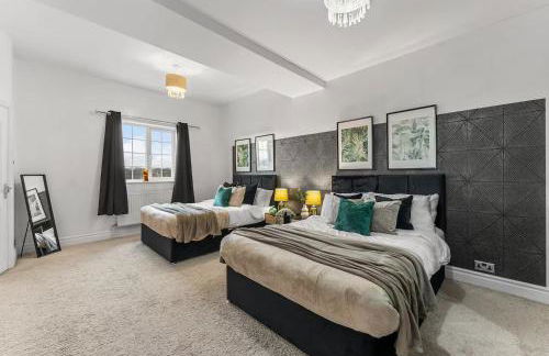 Perfect Booking 4 Bed Home in Cheltenham - Photo 21