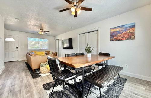 Updated townhouse just minutes from Zion with hot tub - Foto 18