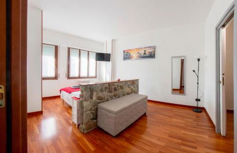 Cozy Design House - 15 Minutes From NAVIGLI-HUMANITAS - Foto 6