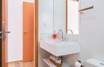 2 QUARTOS com Churrasqueira na Varanda, Piscina, Garagem interna, WiFi 500mbps, Ar Condicionado e Telas de Proteção - Foto 45