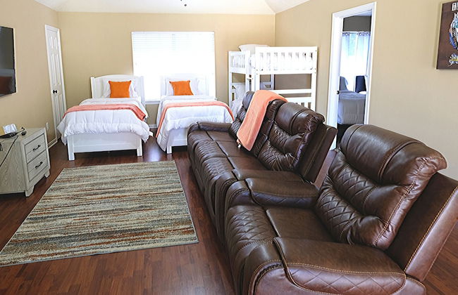 6Bdrm 3.5Bath 14Beds - 2 Story Houston - Foto 15