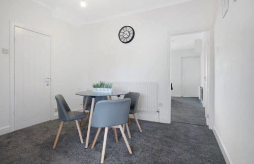 Spacious Living Room & Modern Comforts, Sleeps 4 - Foto 12