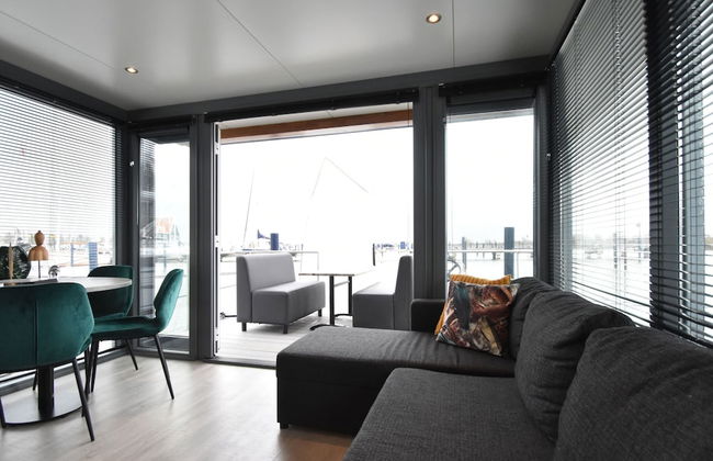 Boat in Volendam Near Marina Museum - Foto 10