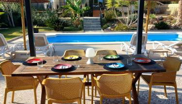 Luxury Villa with Pool & Garden - Foto 4