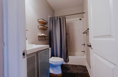 Modern 1BR-1BA Walk to SSM SLU Hospital Grand - Foto 11