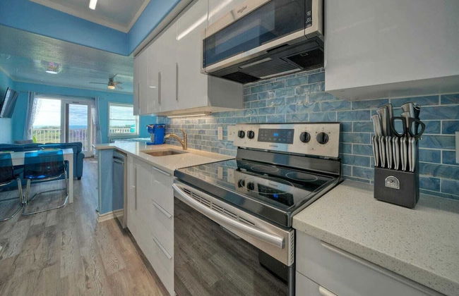 Oceanfront Condo w/ Private Balcony Pool + Tennis Bubbly Blew by Avantstay - Foto 6