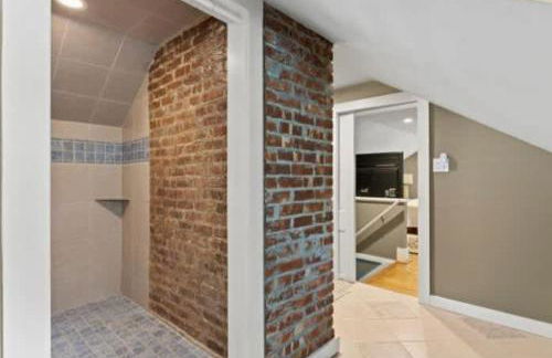 Majestic Family Home in Saratoga New York - Photo 14