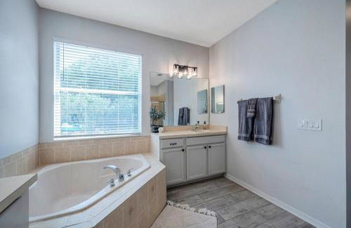 Large 5 bd home close to Beaches - Photo 24