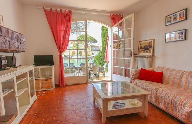 Pleasant Holiday Home in Port Grimaud With Garden - Photo 1