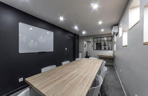 MAISON LE GRATTE CIEL - séminaire ou famille, salle de réunion, 8 chambres Clim, Jardin & Salle de sport - Foto 20