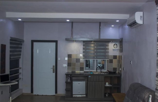 Premiership UK Suites - Photo 13