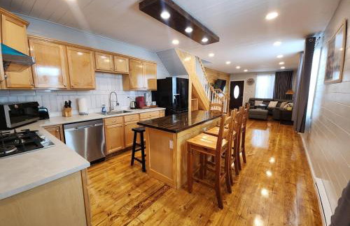 Nestled Away- Comfortable 3BDRM, Central Location - Foto 3