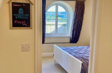 Windows over Stroud - 2BR Penthouse in Historic Building - Foto 21