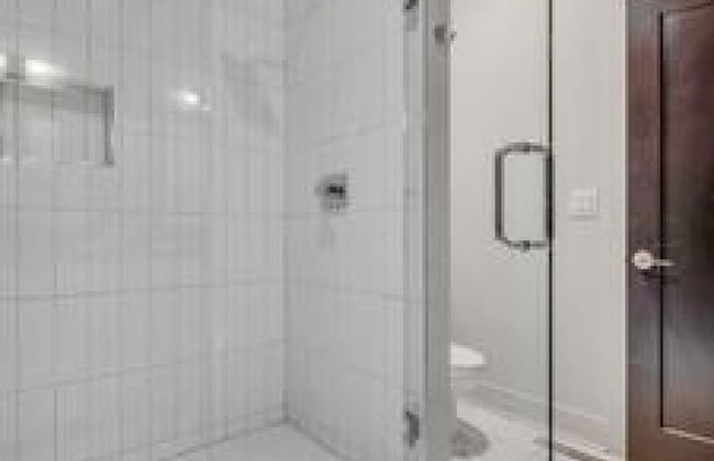 NEW Pink Howdy Oasis 13 Beds Rooftop View Parking - Foto 18