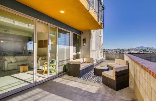 By Seaport Village and Navy Base! Chic Condo with Pool - Foto 1