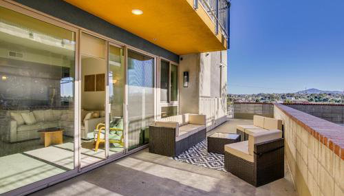 By Seaport Village and Navy Base! Chic Condo with Pool - Foto 1