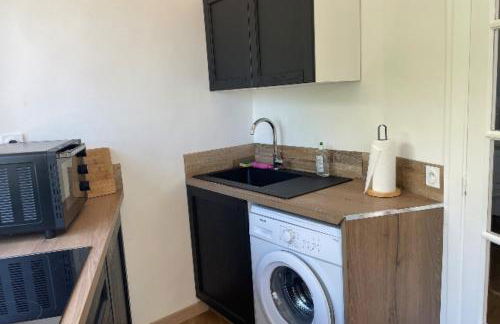 Facing the sea 2 steps from the beaches - Photo 13