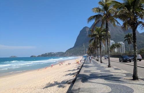 Copacabana Apartment 1 min from Beach - WiFi and AC - Foto 16