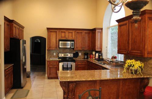 Arts, Fenced Private Pool, Fire World - Foto 29