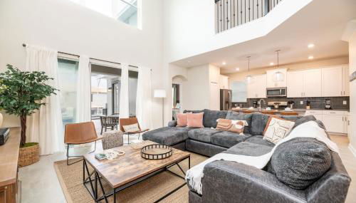 Themed Home 5BR - Private Pool, Prime Location - Foto 1