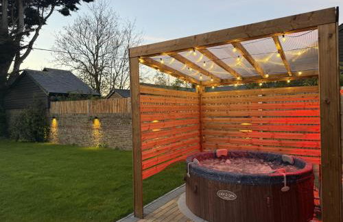 Charming cottage with hot tub & private garden - Photo 22