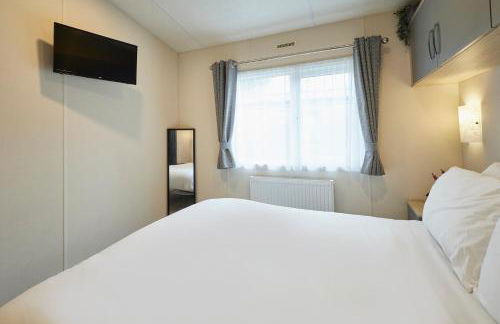 Pine Lodge with Hot Tub - Foto 22