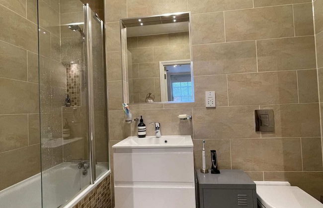 Chic Victorian Flat in Private Estate - Mile End! - Foto 18