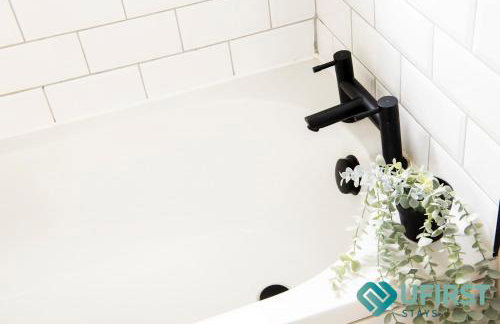 Ideal 4BR Home - Near City Hospital, Sherwood, Clinton Market, QMC & City Centre - Sleeps 8 - Foto 11