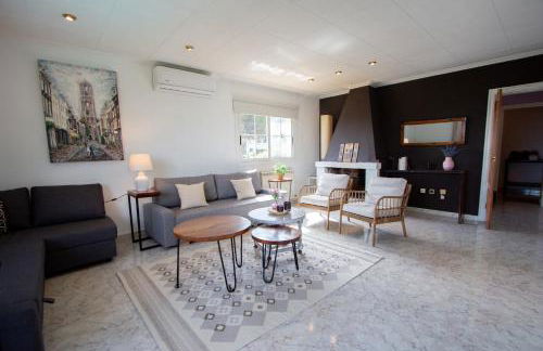 2 Private Abodes in One Magnificent Villa! - Foto 10