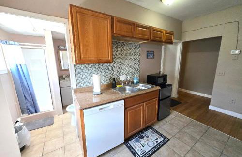 Suites on East Side near Whole Foods, Brown University, Miriam Hospital, MBTA, Downtown, - Foto 27