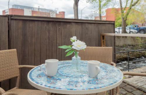 Jennifer's Historic Riverfront Loft Private Patio - Foto 5