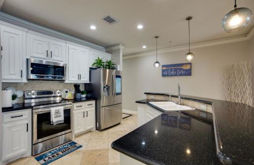 Lake Conroe Waterfront Home Patio and Shared Pool! - Photo 10