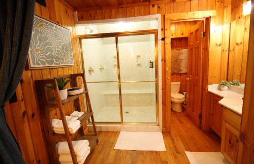 Haus in the Heart of Helen - Vacation Suites - Foto 24